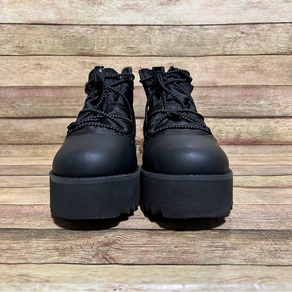 Ugg Toggle Rising Ankle Boots - Picture 5 of 10